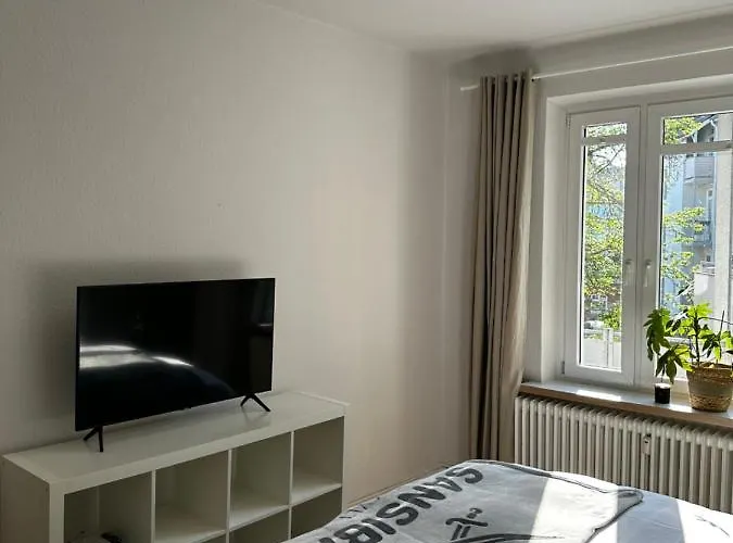 Grosszuegige 3-zimmer Altbauwohnung *