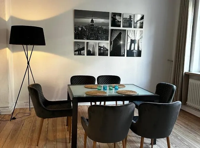 Grosszuegige 3-zimmer Altbauwohnung Lägenhet Kiel